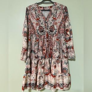 Dress perfect for Summer! In excellent condition! Size is Small.